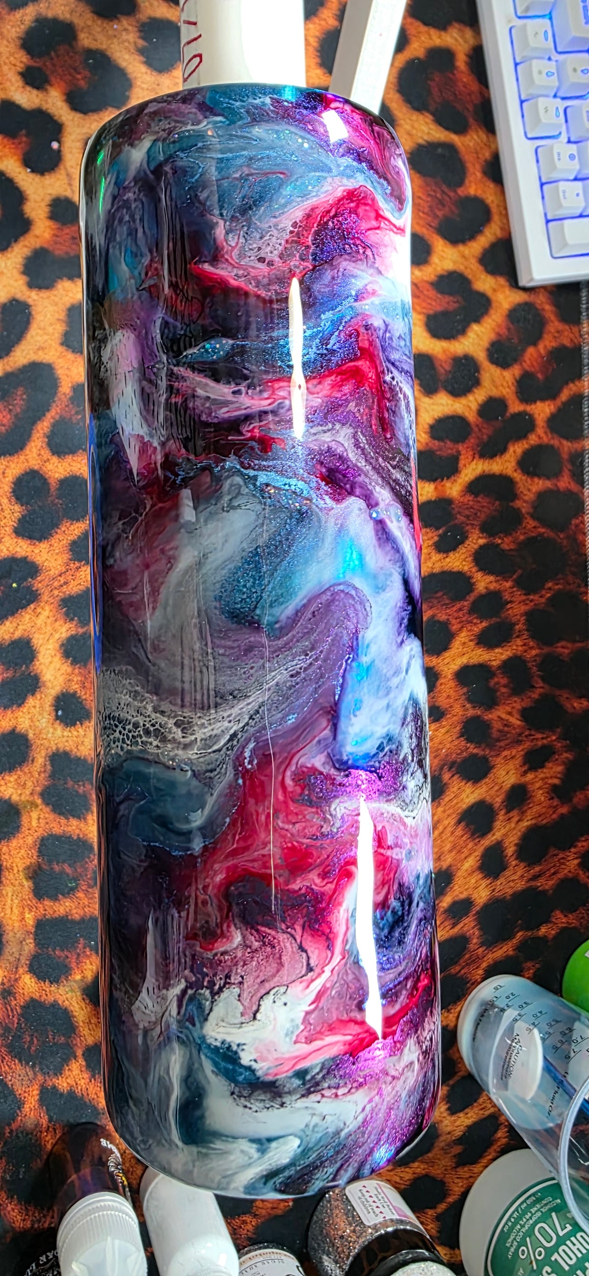20 oz skinny - queen b33